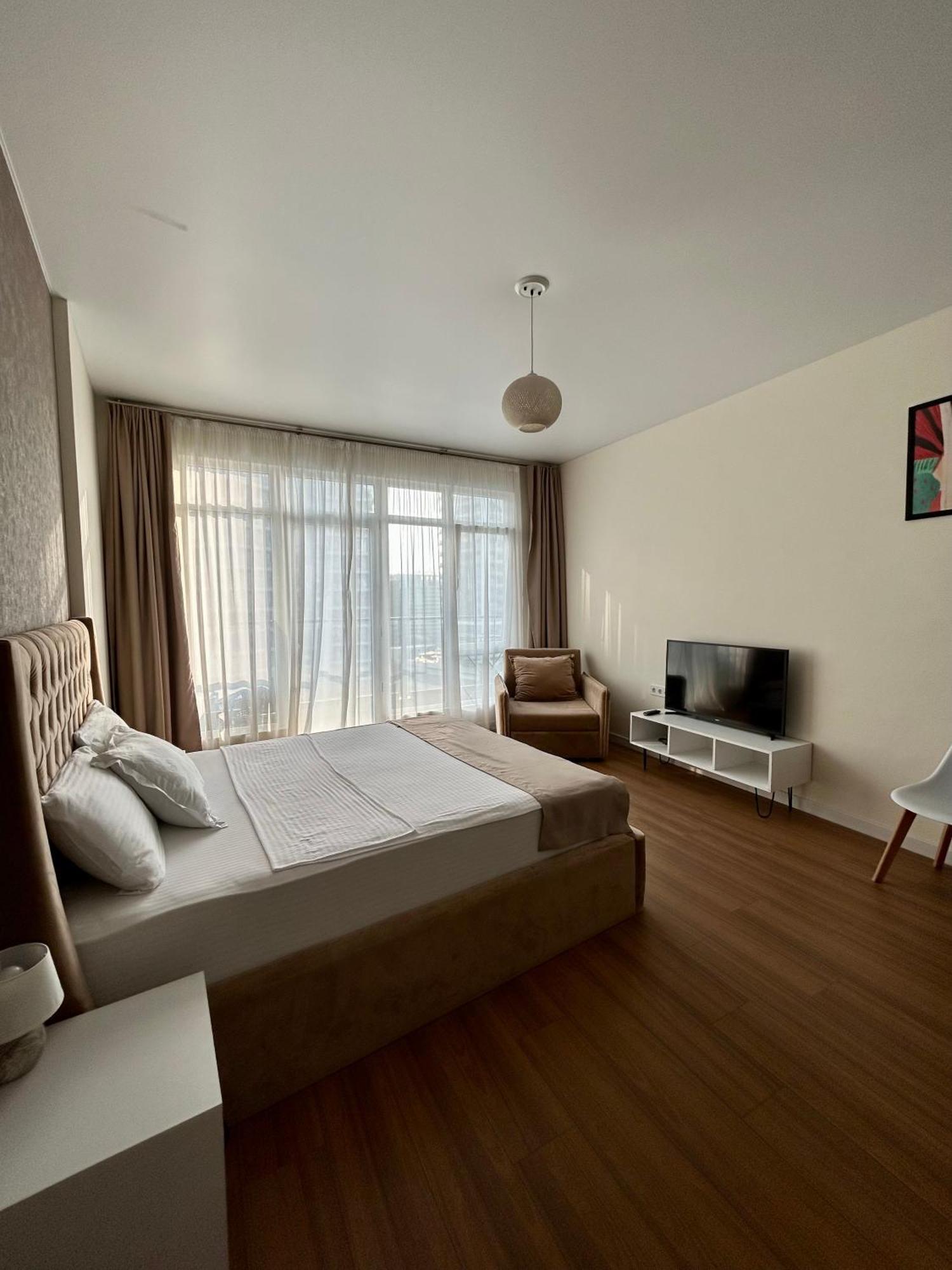 White Apartment Batumi Ngoại thất bức ảnh