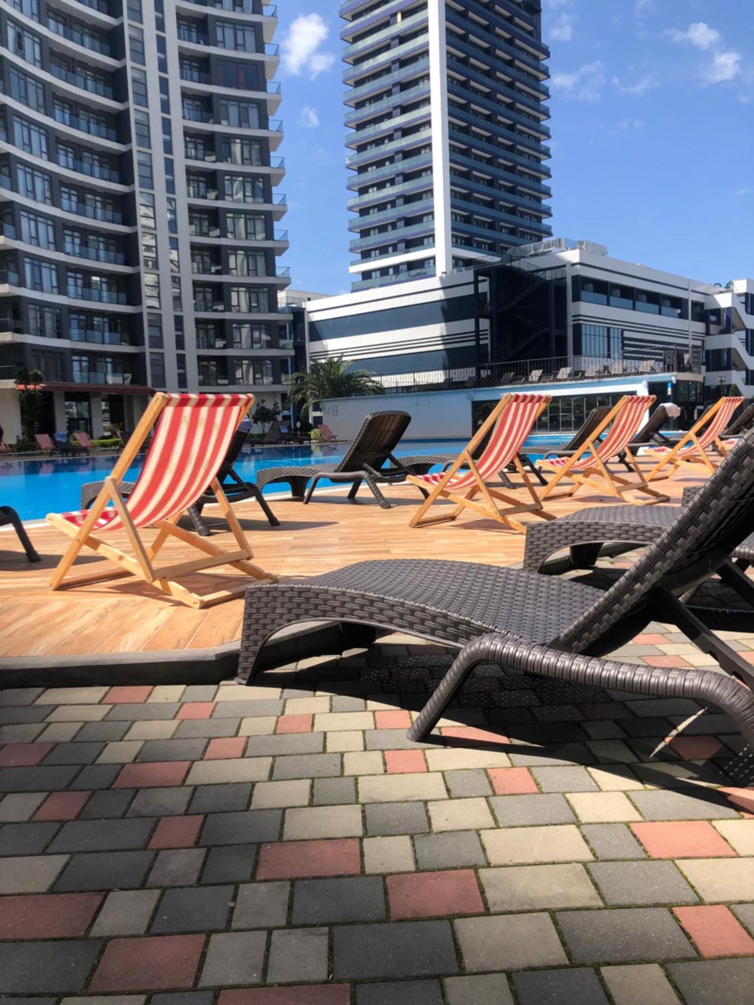 White Apartment Batumi Ngoại thất bức ảnh