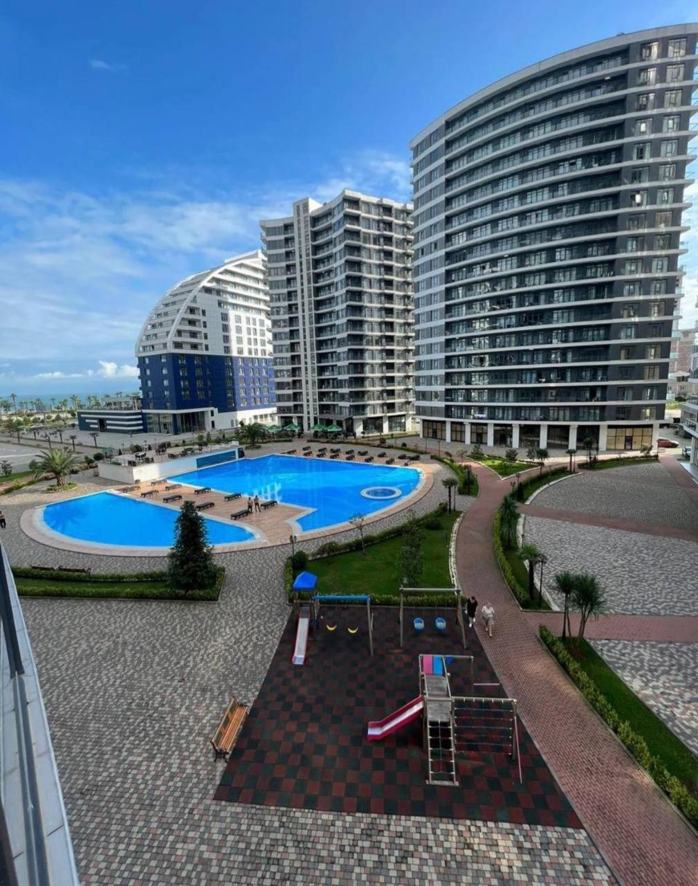 White Apartment Batumi Ngoại thất bức ảnh