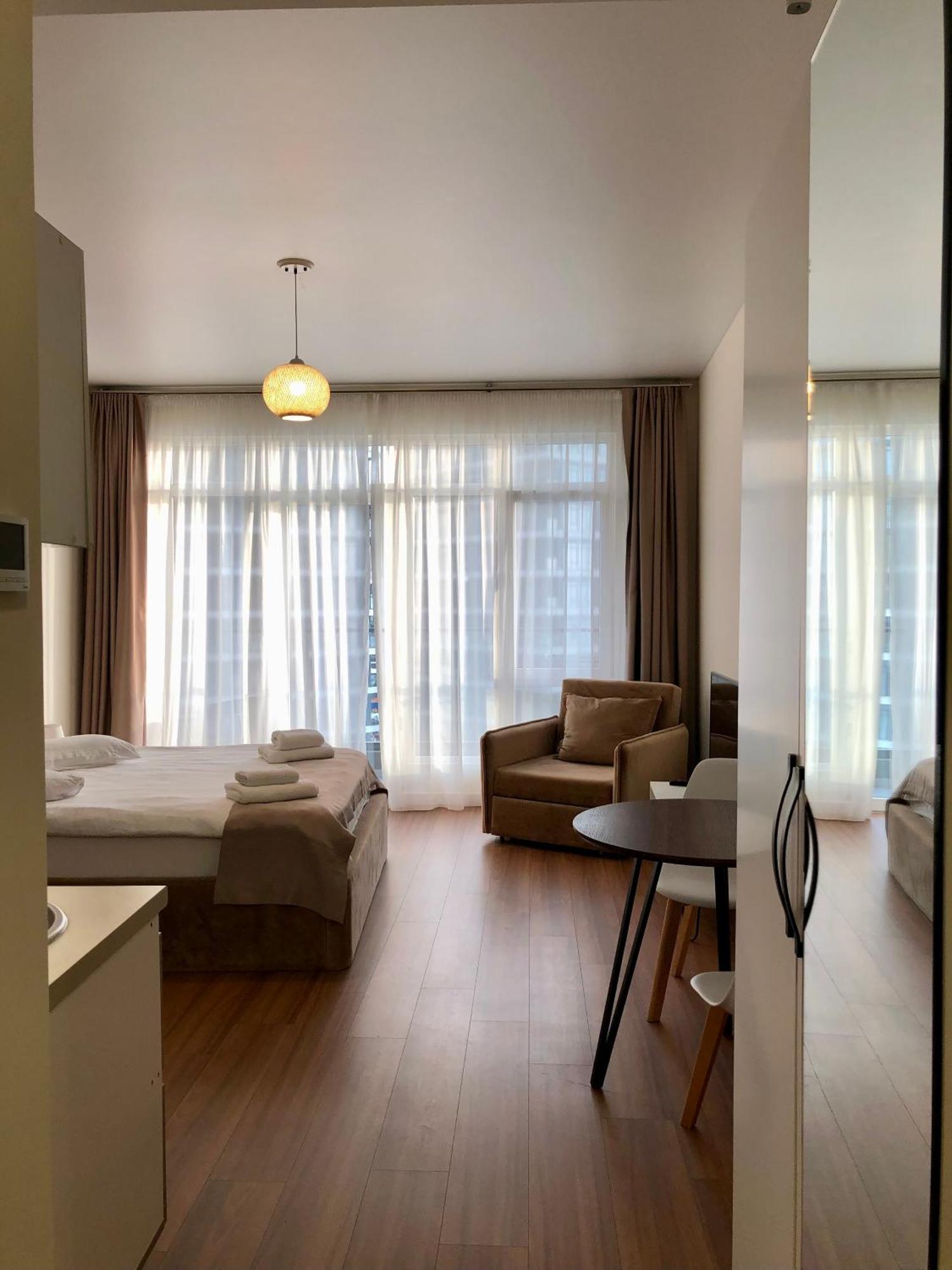 White Apartment Batumi Ngoại thất bức ảnh