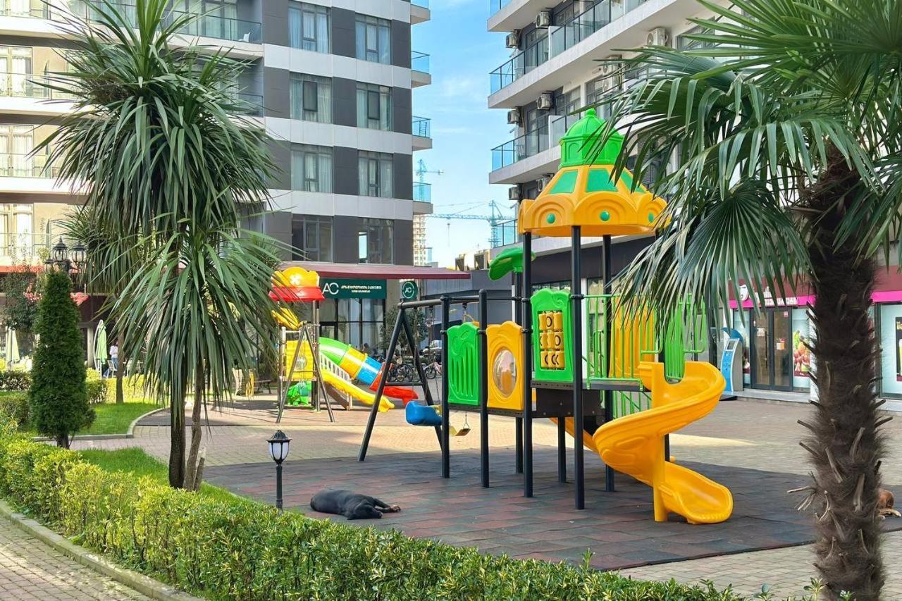 White Apartment Batumi Ngoại thất bức ảnh