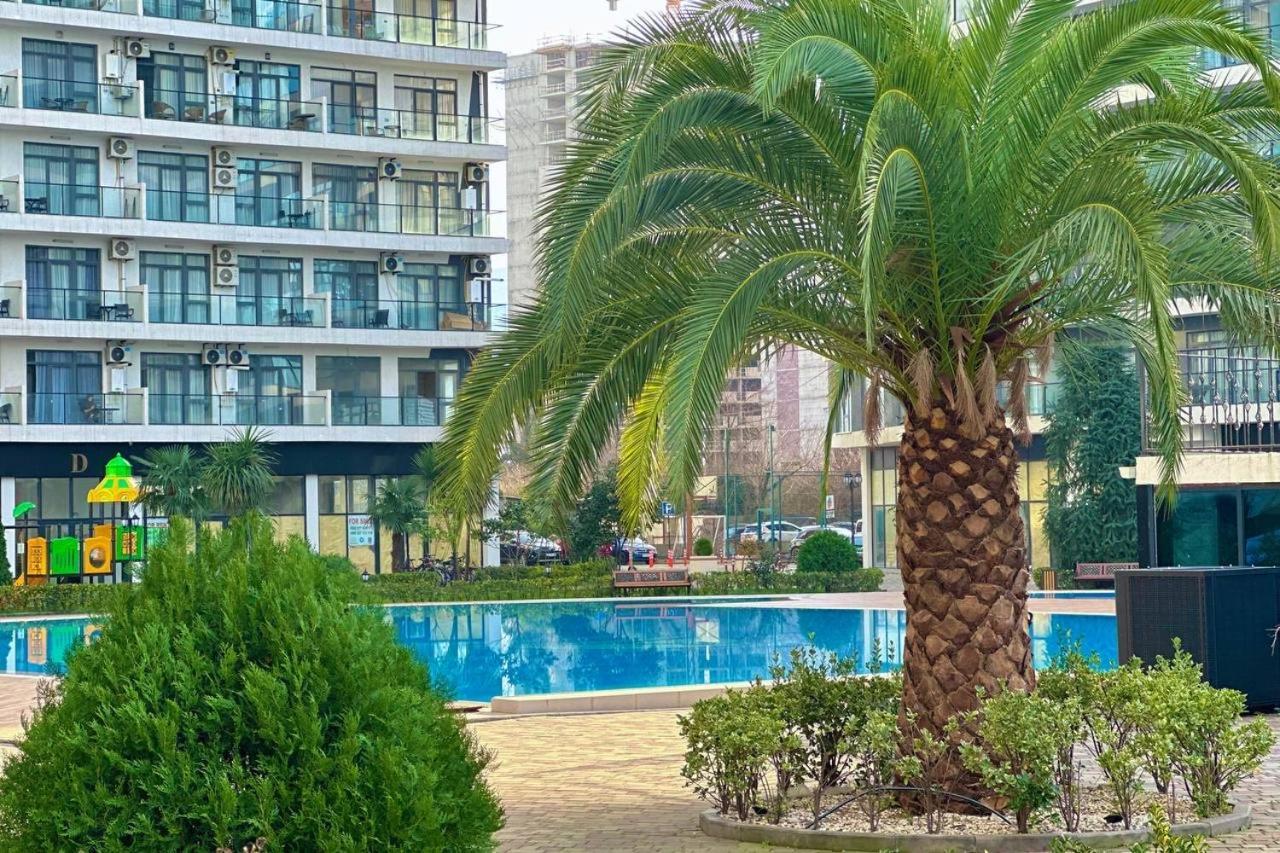 White Apartment Batumi Ngoại thất bức ảnh