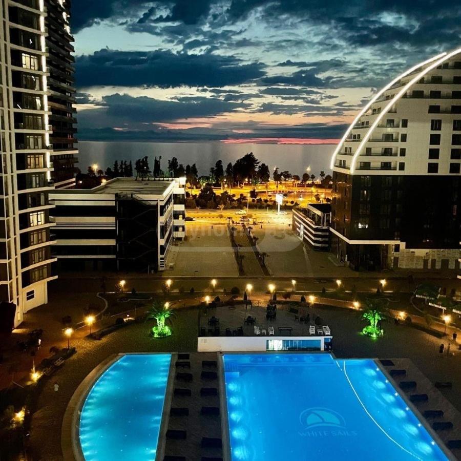 White Apartment Batumi Ngoại thất bức ảnh