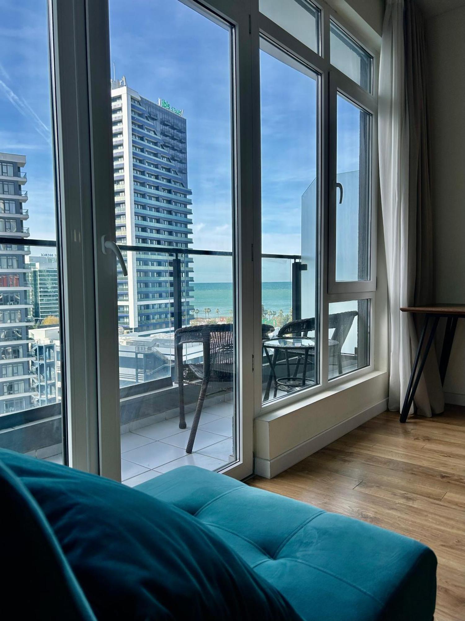 White Apartment Batumi Ngoại thất bức ảnh